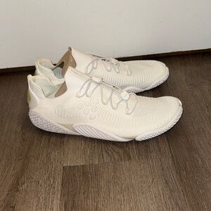 Vivo Barefoot Women's Cream White Athletic Shoes